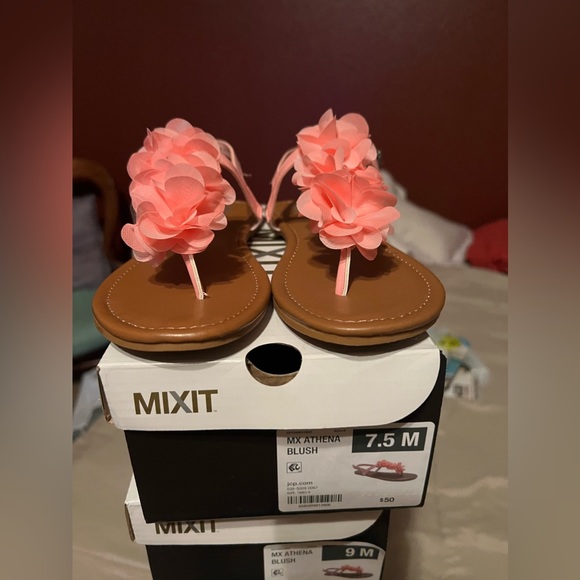 🎄🎄🎄MIXIT Women's Flower Sandles NEW Blush Sizes  9, 10,  you choose - Picture 2 of 7